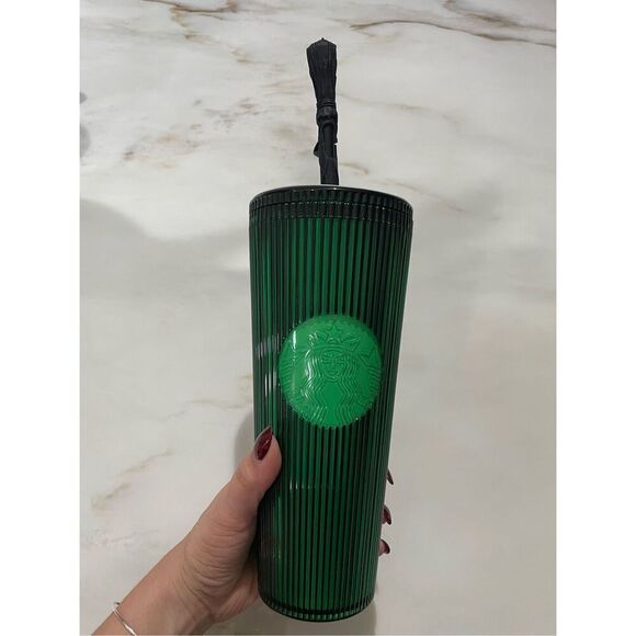 Starbucks Pleated Cold Cup with Broom Straw Topper (24 oz.) NWT - Picture 2 of 7